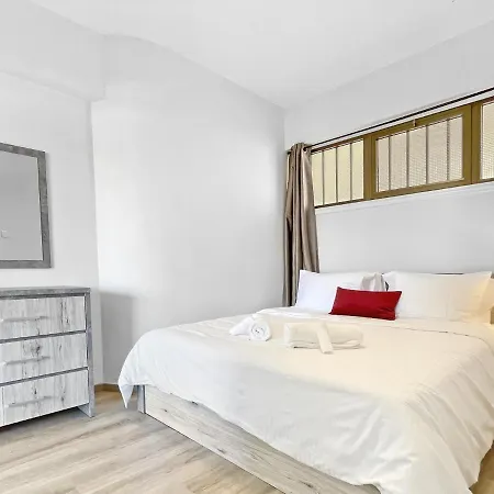 Apartment Unbeatable Location! Modern 2br *